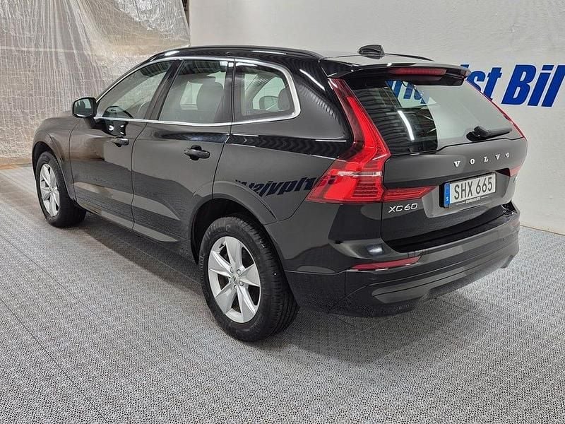Begagnad Volvo XC60 Core 198 HK (145 kW) 2023 Svart SUV