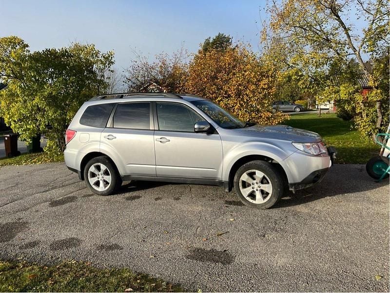 Silver Begagnad 2012 Subaru Forester SUV | 80 000 kr (Dyr) - Bild 1/1