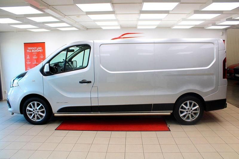 Silver Begagnad 2017 Renault Trafic Van | 134 900 kr (Marknadspris) - Bild 1/4
