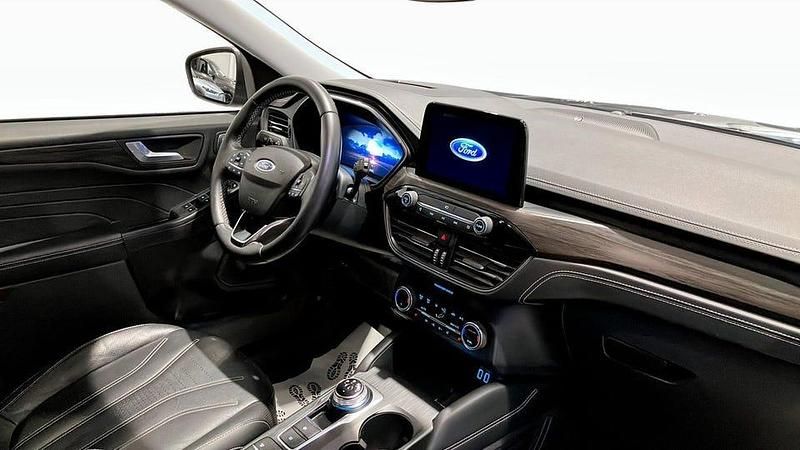 Begagnad Ford Kuga Vignale 225 HK (165 kW) 2021 Grå SUV