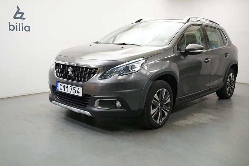 Mörkgrå (grå) Begagnad 2018 Peugeot 2008 SUV | 134 900 kr (Marknadspris) - Bild 1/4