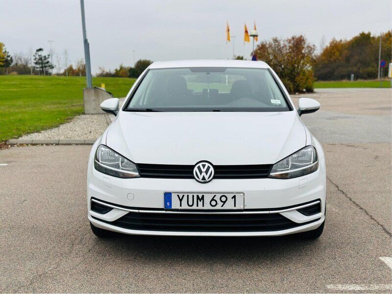 Vit Begagnad 2019 VW Golf VII Halvkombi | 169 900 kr (Marknadspris) - Bild 1/4