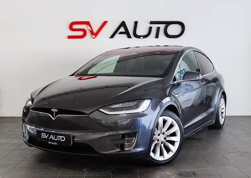 Grå Begagnad 2017 Tesla Model X SUV | 399 900 kr (Marknadspris) - Bild 1/4
