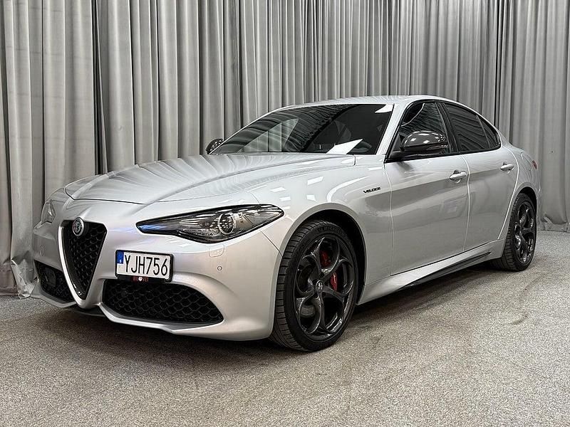 Begagnad Alfa Romeo Giulia Veloce 280 HK (205 kW) 2018 Silverstone gray metalic Sedan