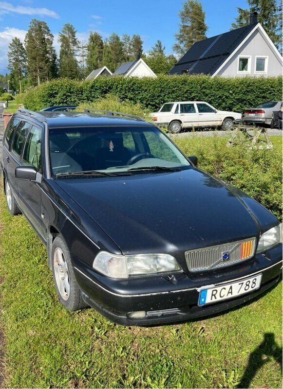 Grå Begagnad 2000 Volvo V70 Kombi | 9 000 kr (Bra pris) - Bild 1/4
