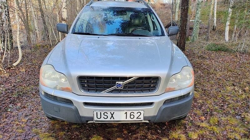 Begagnad 2004 Volvo XC90 Standard SUV | 80 000 kr (Lite dyr) - Bild 1/4