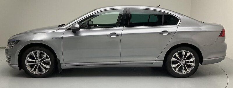 Begagnad 2019 VW Passat Executive Sedan | 249 000 kr (Marknadspris) - Bild 1/3