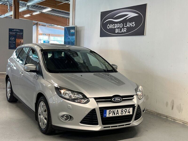 Grå Begagnad 2014 Ford Focus Titanium Kombi | 74 900 kr (Superpris) - Bild 1/4