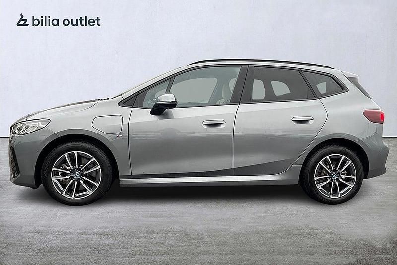 Begagnad BMW 230e Active Tourer M Sport 326 HK (239 kW) 2023 Grå Minibuss