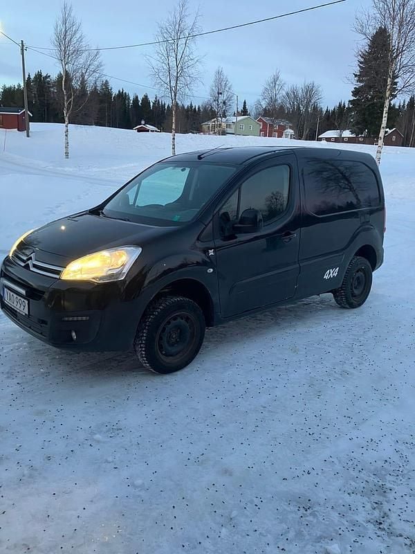 Svart Begagnad 2015 Citroën Berlingo Minibuss | 120 000 kr (Dyr) - Bild 1/3