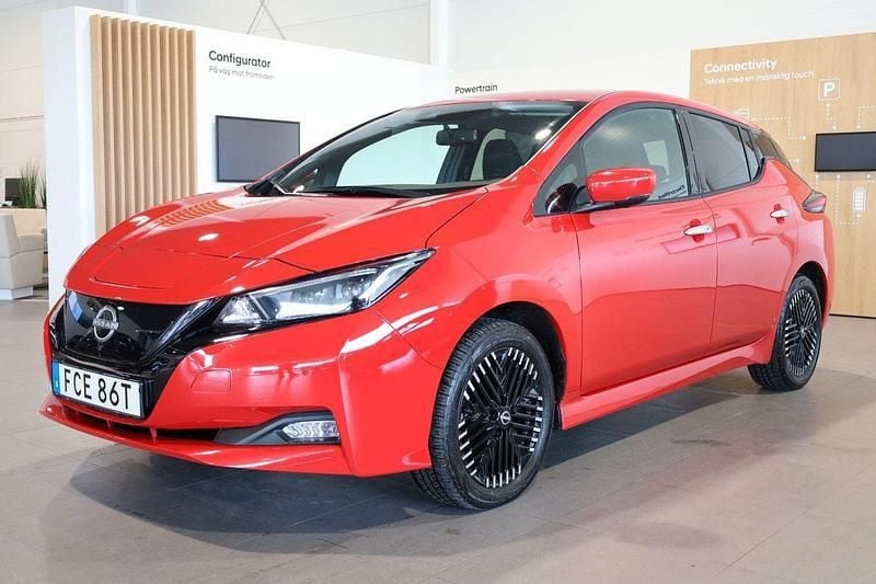 Röd Begagnad 2022 Nissan Leaf N-Connecta Halvkombi | 209 900 kr (Bra pris) - Bild 1/3