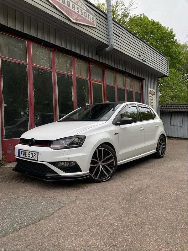 Vit Begagnad 2017 VW Polo GTI Halvkombi | 155 000 kr - Bild 1/4