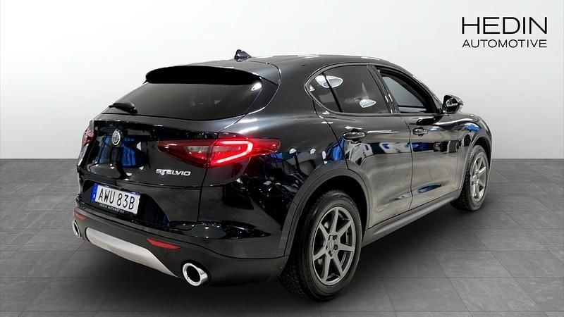 Begagnad Alfa Romeo Stelvio 201 HK (147 kW) 2019 Svart SUV