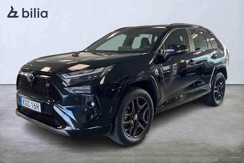 Svart Begagnad 2025 Toyota RAV4 Hybrid SUV | 509 900 kr - Bild 1/1