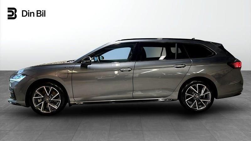 Begagnad Skoda Superb SportLine 150 HK (110 kW) 2025 Graphite grey metallic Kombi