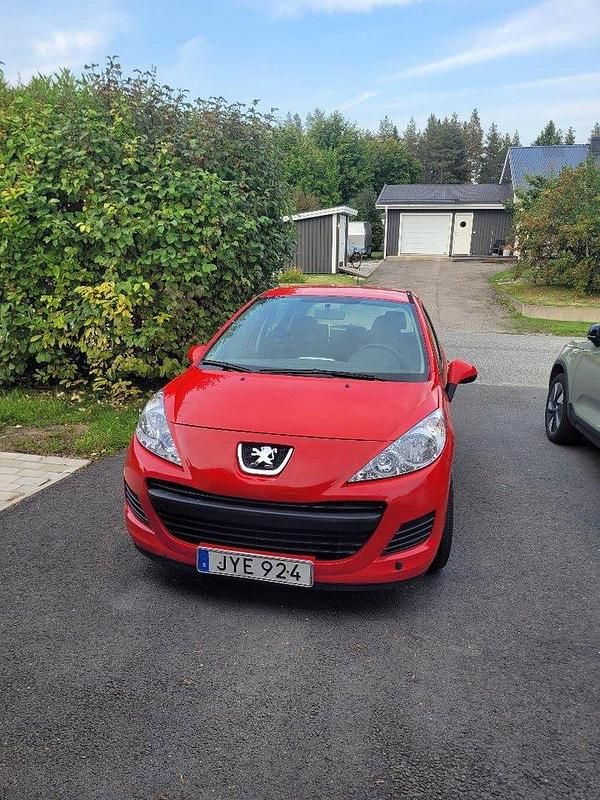 Röd Begagnad 2009 Peugeot 207 Halvkombi | 25 000 kr (Marknadspris) - Bild 1/3