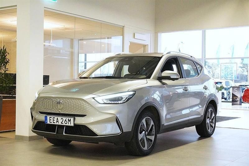 Grå Begagnad 2021 MG ZS Luxury SUV | 229 900 kr (Marknadspris) - Bild 1/4