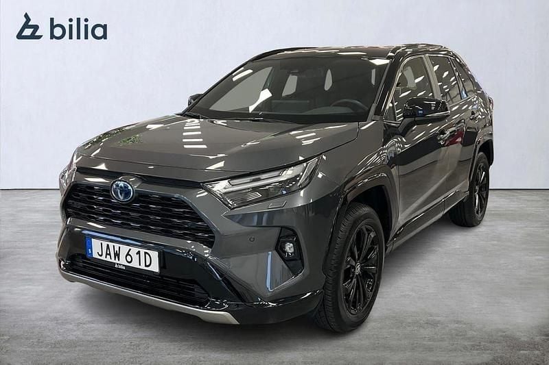 Grå Begagnad 2024 Toyota RAV4 Hybrid Style SUV | 429 900 kr (Bra pris) - Bild 1/3