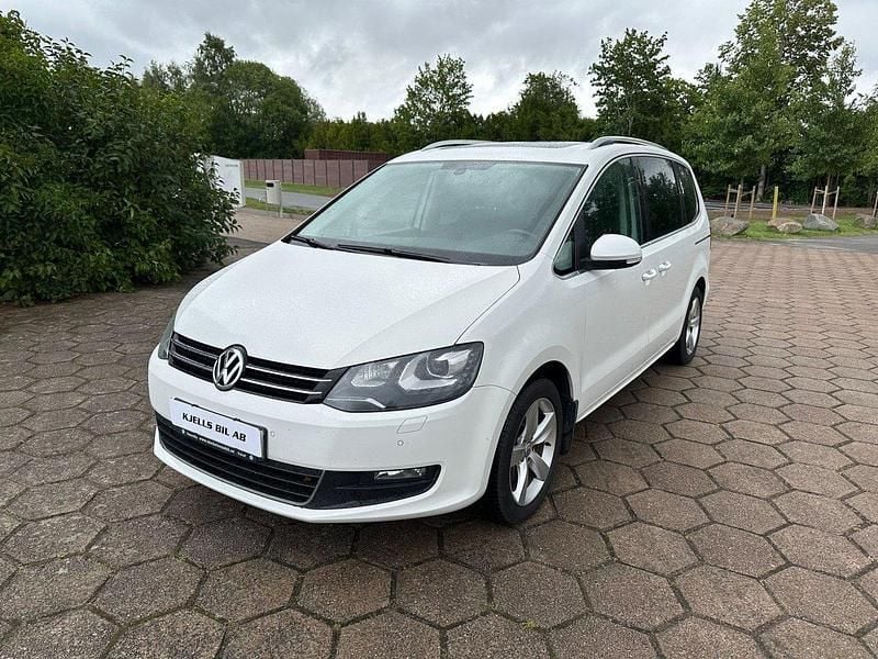 Vit Begagnad 2011 VW Sharan Minibuss | 95 500 kr (Marknadspris) - Bild 1/4