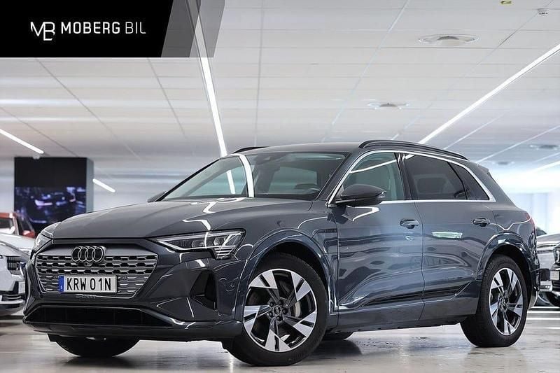 Grå Begagnad 2023 Audi Q8 e-tron Proline SUV | 579 900 kr (Superpris) - Bild 1/3
