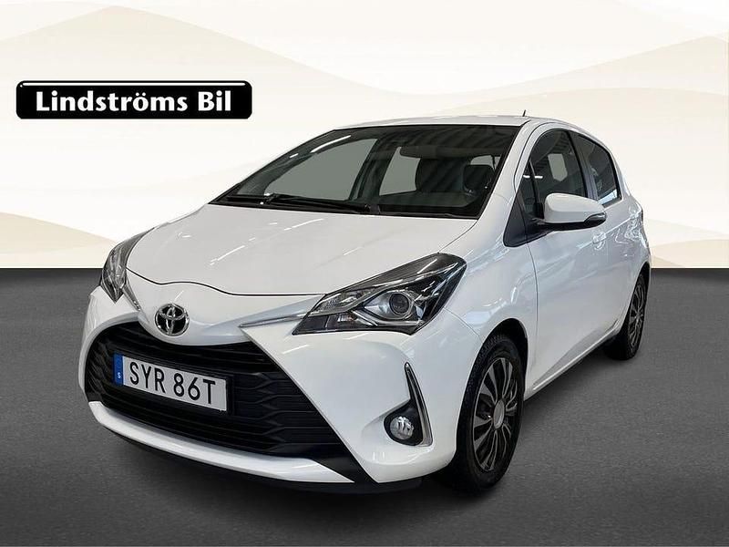 Vit Begagnad 2020 Toyota Yaris Active Halvkombi | 164 000 kr (Marknadspris) - Bild 1/3