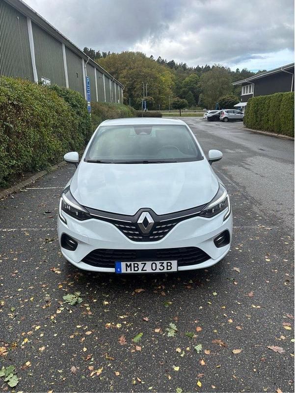 Vit Begagnad 2022 Renault Clio V Intens Halvkombi | 138 000 kr (Marknadspris) - Bild 1/4