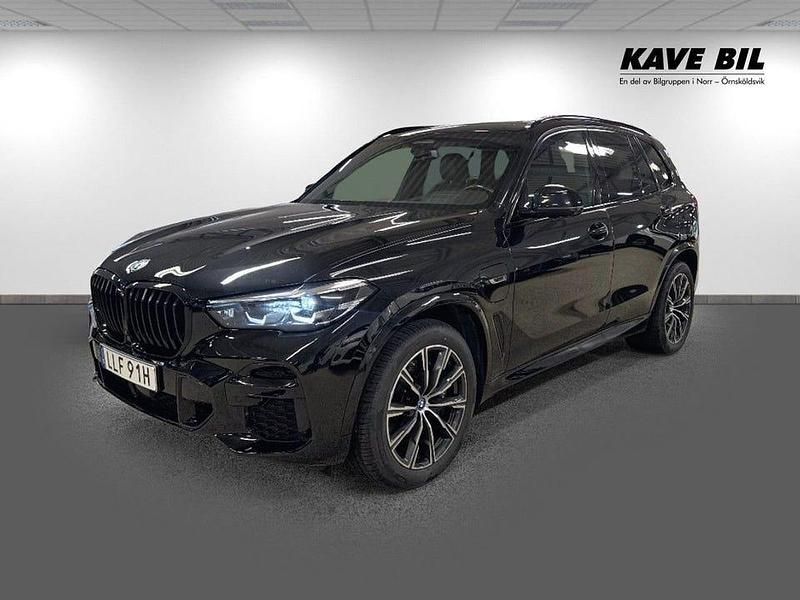 Svart Begagnad 2022 BMW X5 iPerformance SUV | 599 900 kr - Bild 1/4