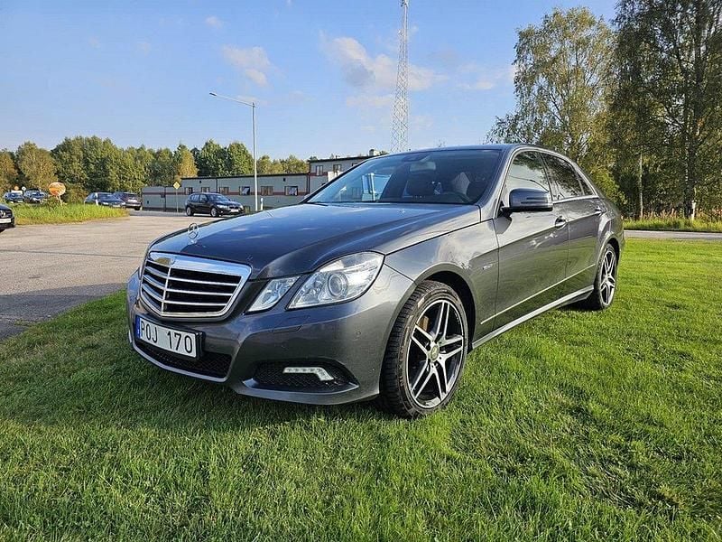 Mörkgrå (grå) Begagnad 2009 Mercedes E350 AMG Sedan | 119 500 kr (Bra pris) - Bild 1/4