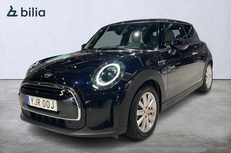 Mörkblå (svart) Begagnad 2023 Mini Cooper SE Halvkombi | 249 000 kr (Lite dyr) - Bild 1/3