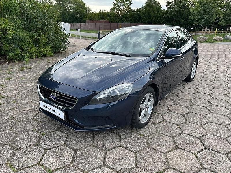 Blå Begagnad 2013 Volvo V40 Kombi | 98 500 kr (Marknadspris) - Bild 1/4