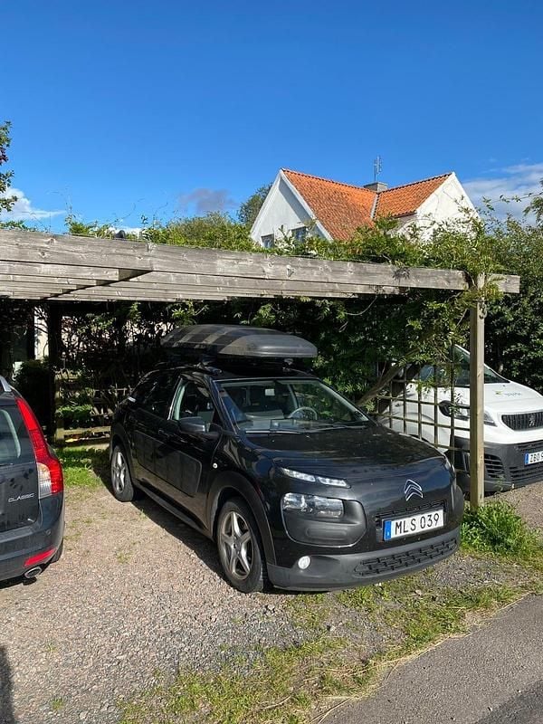 Svart Begagnad 2016 Citroën C4 Cactus PureTech Halvkombi | 50 000 kr (Superpris) - Bild 1/3