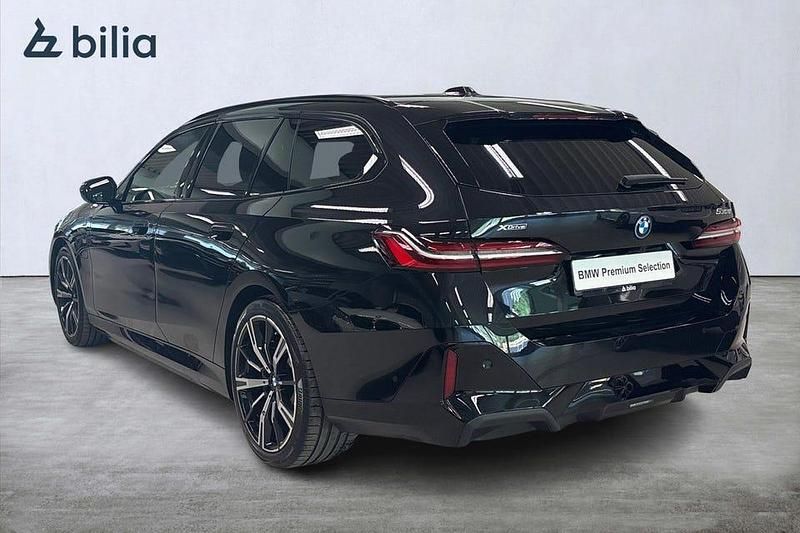 Begagnad BMW 530 M Sport 299 HK (219 kW) 2025 Safirsvart metallic Kombi