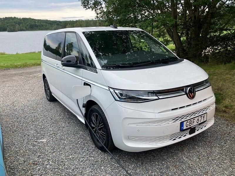 Candyvit Begagnad 2025 VW Multivan Van | 699 000 kr - Bild 1/2