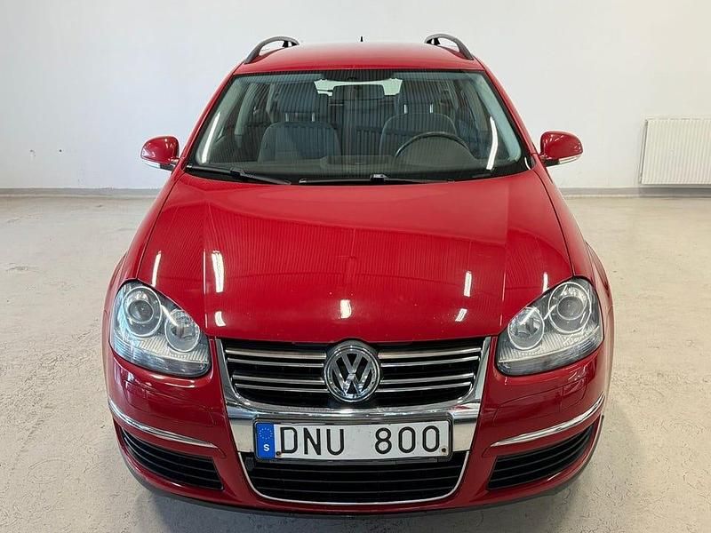 Begagnad VW Golf VI 105 HK (77 kW) 2009 Röd Halvkombi