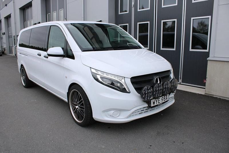 Vit Begagnad 2020 Mercedes Vito Kombi | 239 900 kr (Marknadspris) - Bild 1/4