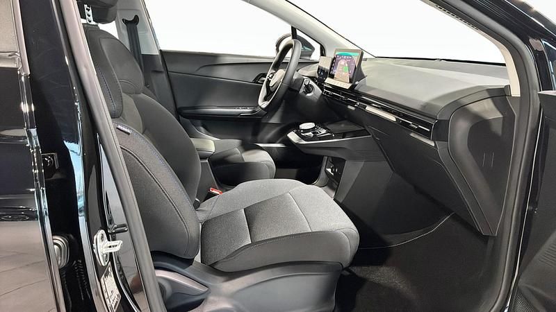 Begagnad MG MG4 EV 125 kW (170 HK) 2024 Svart Halvkombi