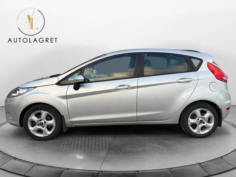 Begagnad Ford Fiesta Trend 82 HK (60 kW) 2010 Grå Halvkombi