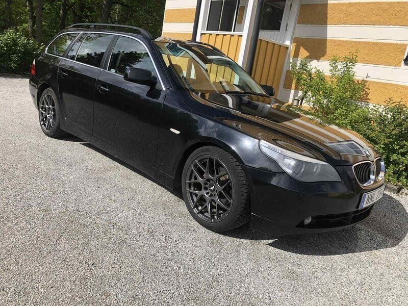 Svart Begagnad 2007 BMW 525 Kombi | 59 000 kr (Marknadspris) - Bild 1/4
