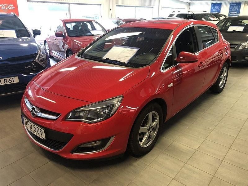 Röd Begagnad 2014 Opel Astra Sport Halvkombi | 73 900 kr (Marknadspris) - Bild 1/4