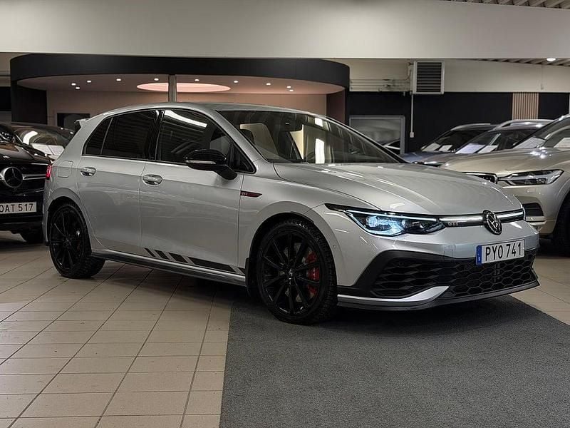Begagnad VW Golf VIII GTI Clubsport 301 HK (221 kW) 2022 Silver Halvkombi