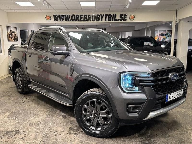 Grå Begagnad 2025 Ford Ranger Wildtrack Pickup | 649 900 kr (Marknadspris) - Bild 1/4