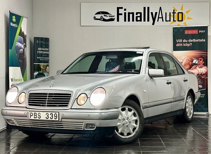 Ljusgrå Begagnad 1999 Mercedes E280 Elegance Sedan | 59 900 kr - Bild 1/4