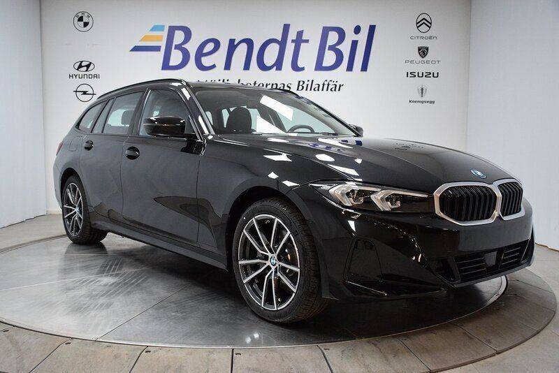 Svart Ny 2024 BMW 330e Shadowline Kombi | 619 500 kr (Lite dyr) - Bild 1/3