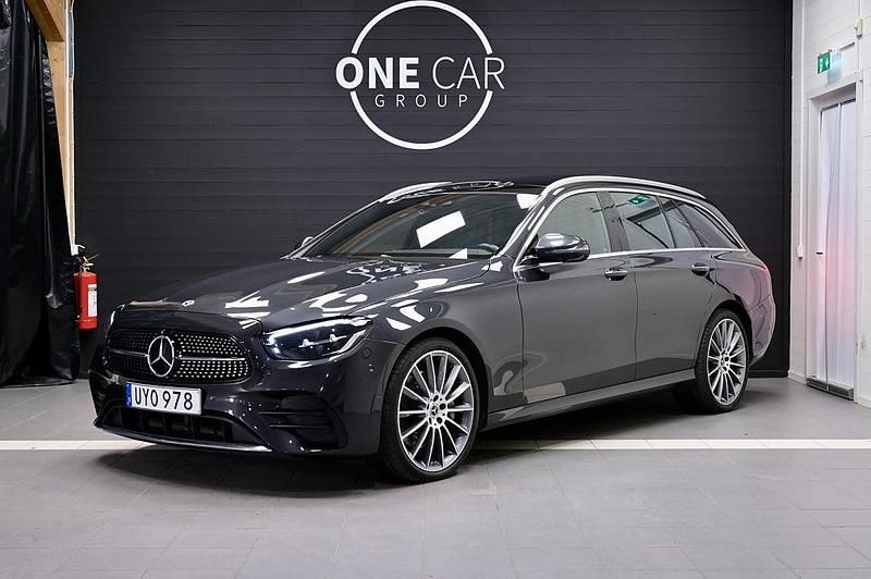 Grå Begagnad 2022 Mercedes E400 AMG Kombi | 529 900 kr (Marknadspris) - Bild 1/4