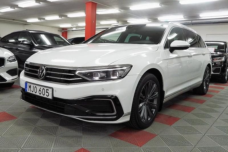 Begagnad VW Passat Executive 218 HK (160 kW) 2021 Vit Kombi