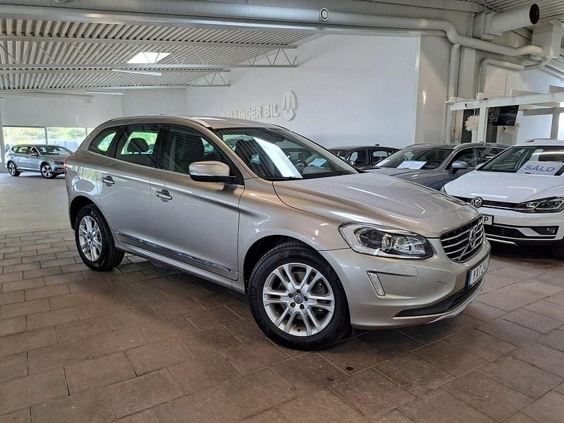 Ljusbrun Begagnad 2015 Volvo XC60 Summum SUV | 178 500 kr (Marknadspris) - Bild 1/4
