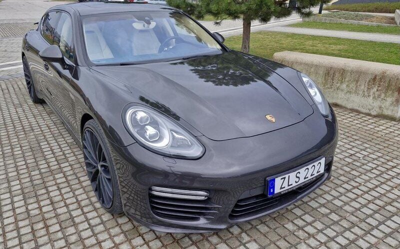 Grå Begagnad 2014 Porsche Panamera Turbo Executive Sedan | 300 000 kr - Bild 1/4