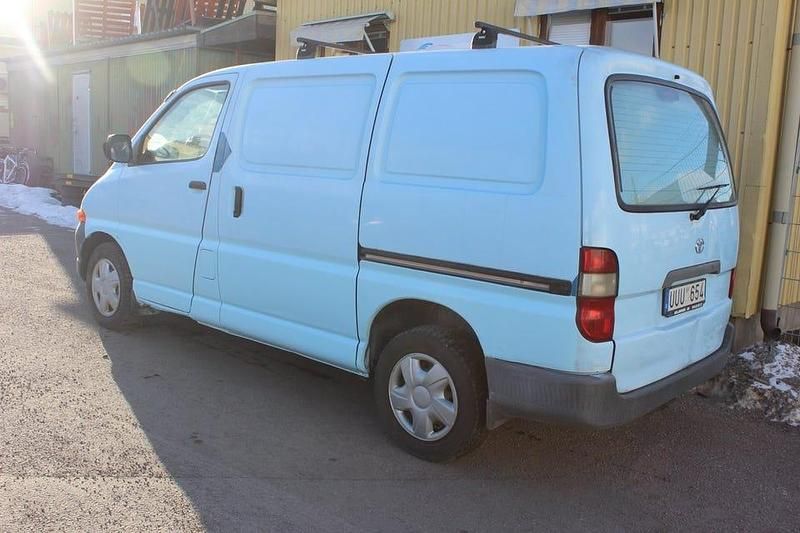 Begagnad Toyota HiAce 102 HK (75 kW) 2004 Blå Minibuss