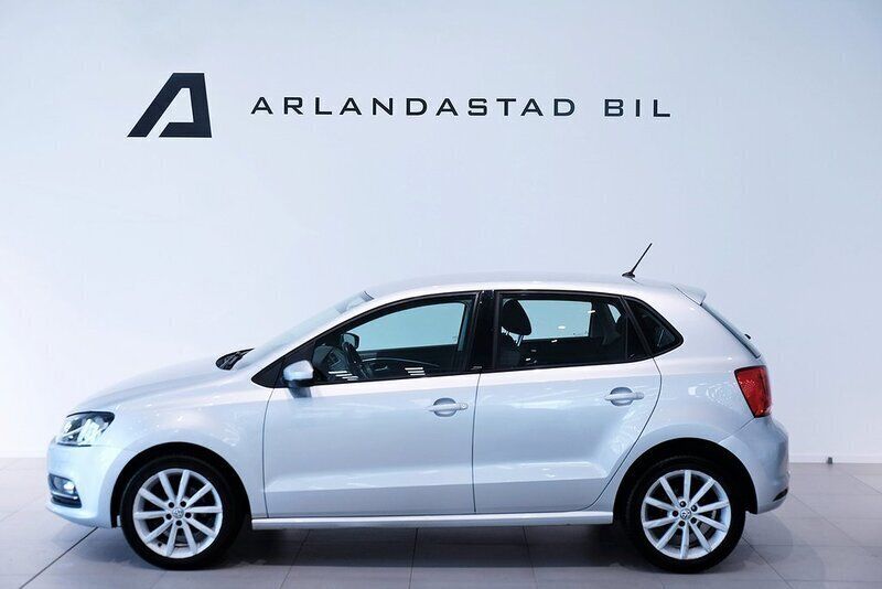 Silver Begagnad 2017 VW Polo Edition Halvkombi | 124 800 kr (Marknadspris) - Bild 1/4