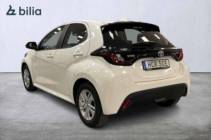 Begagnad Toyota Yaris Hybrid Active 117 HK (86 kW) 2022 Vit Halvkombi